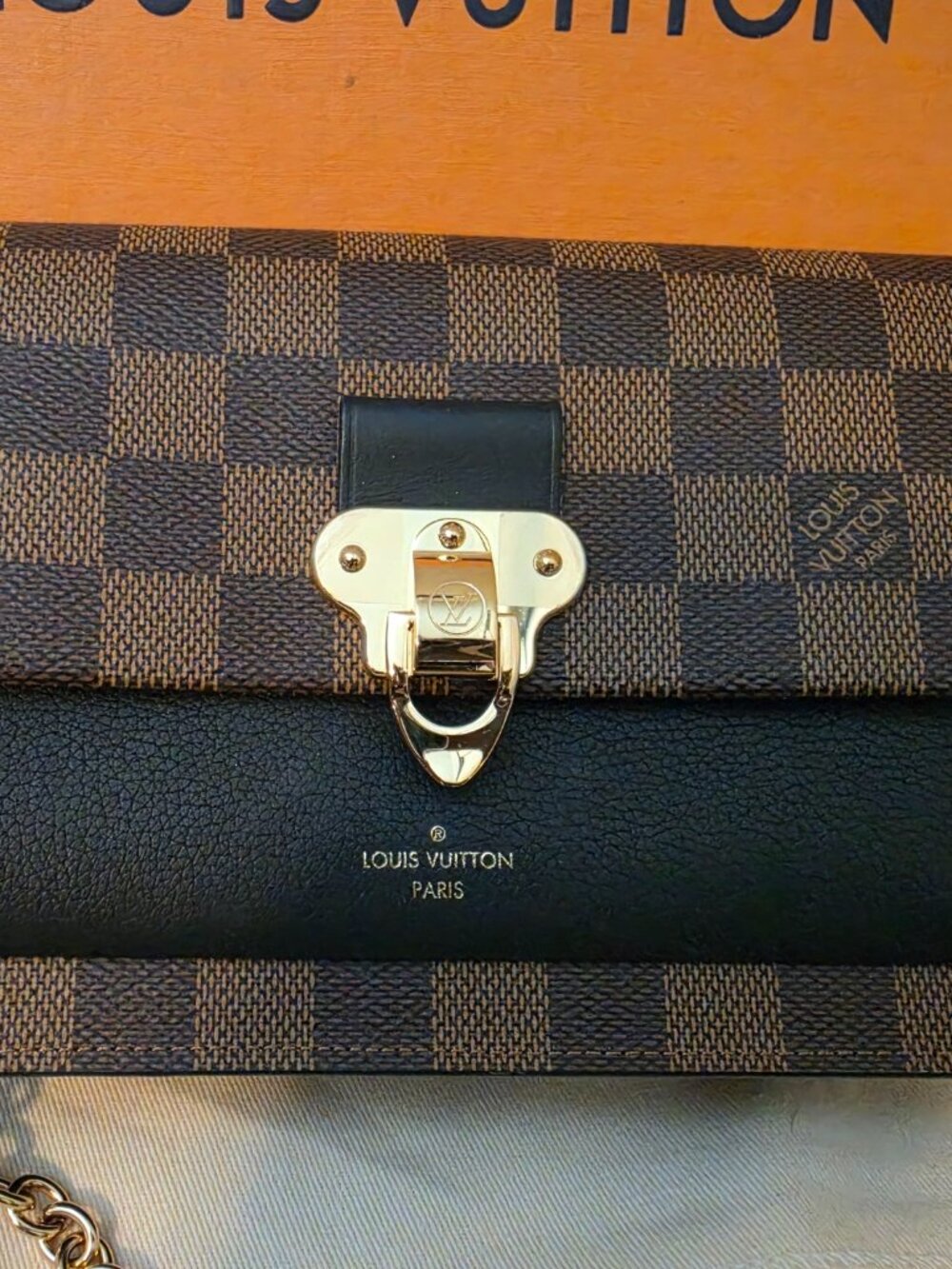 Louis Vuitton - Picture 4 of 12
